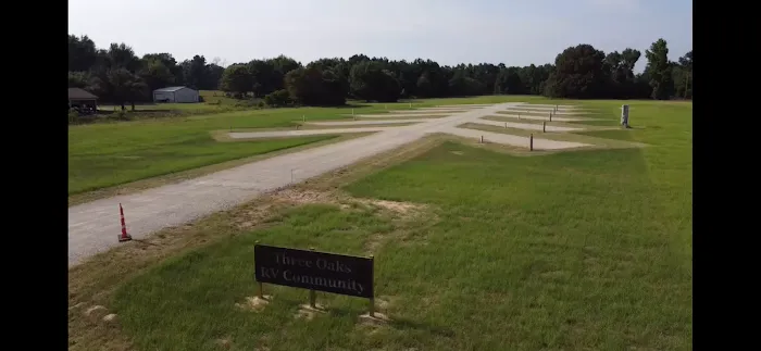 Three Oaks RV community Picture 3
