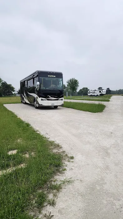 Three Oaks RV community Picture 7