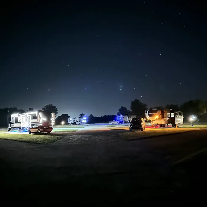 Three Oaks RV community Picture 4