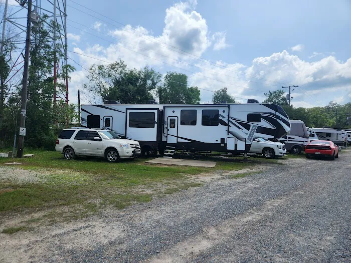 Pavilion RV Park Picture 2