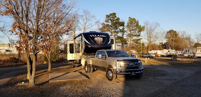 Pavilion RV Park Picture 9