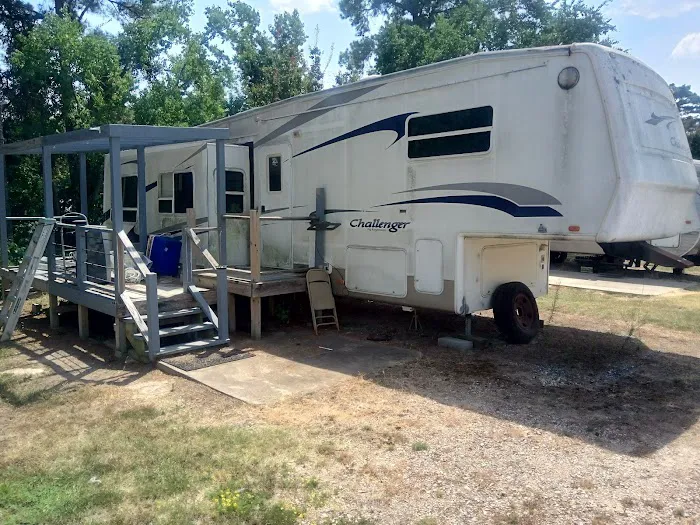 Pavilion RV Park Picture 6