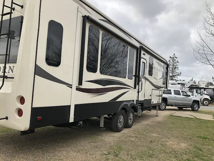 Pavilion RV Park Picture 10