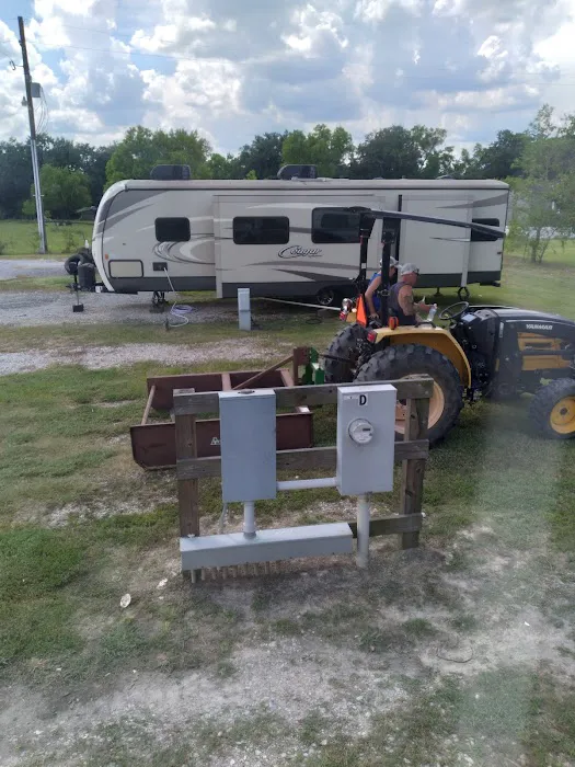 K & M MOBILE HOME & RV PARK Picture 3