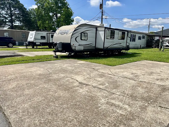 Meadowlark RV & Mobile Home Park Picture 6
