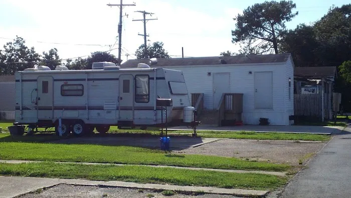 Meadowlark RV & Mobile Home Park Picture 5