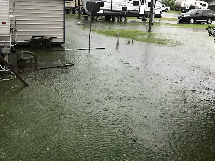 New Lloyd RV Park Picture 3