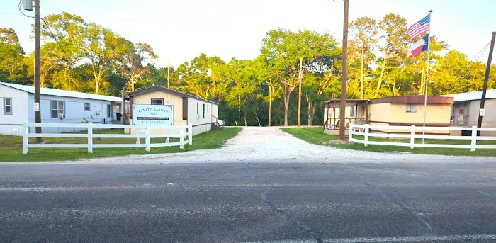 TRINITY GARDENS Picture 2