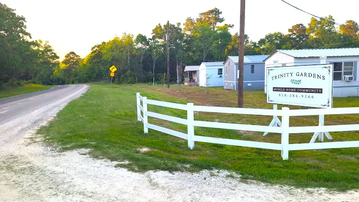 TRINITY GARDENS Picture 5