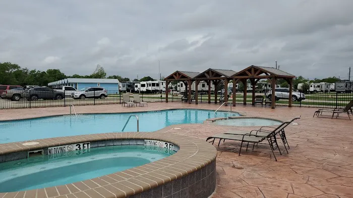 Crystal Lake RV Resort Picture 3