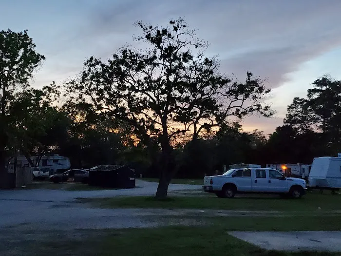 Shady Oaks RV Park Picture 8