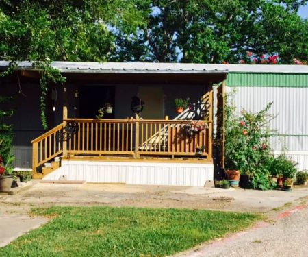 Pine Villa Manufactured Home & RV Community