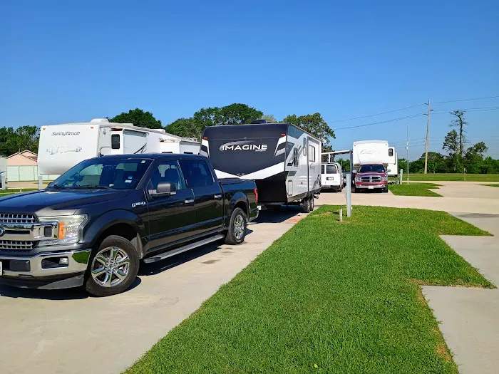 Junction Meadows RV Park Picture 8