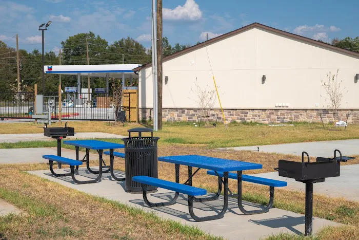 New Caney RV Park Picture 3