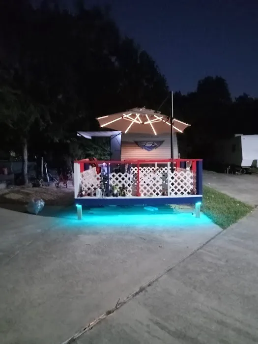 Highland Oaks RV Park Picture 9