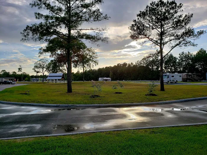 Four Oaks Village RV Park Picture 5
