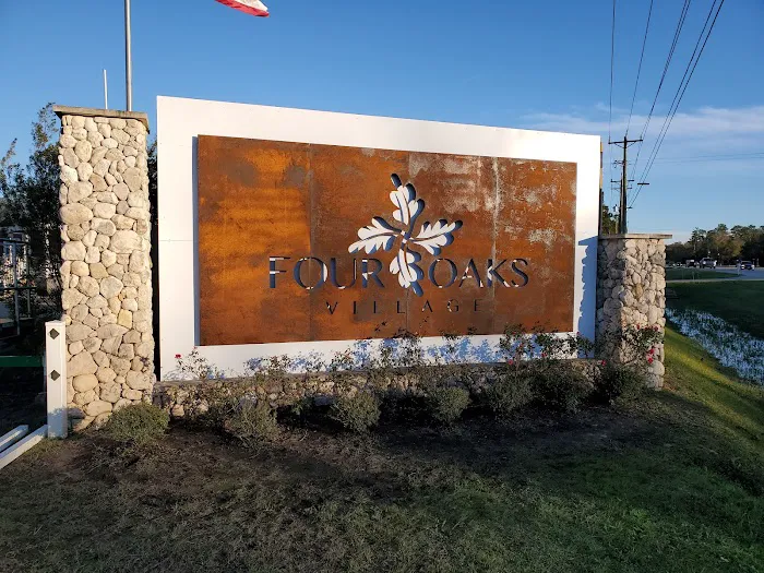 Four Oaks Village RV Park Picture 9