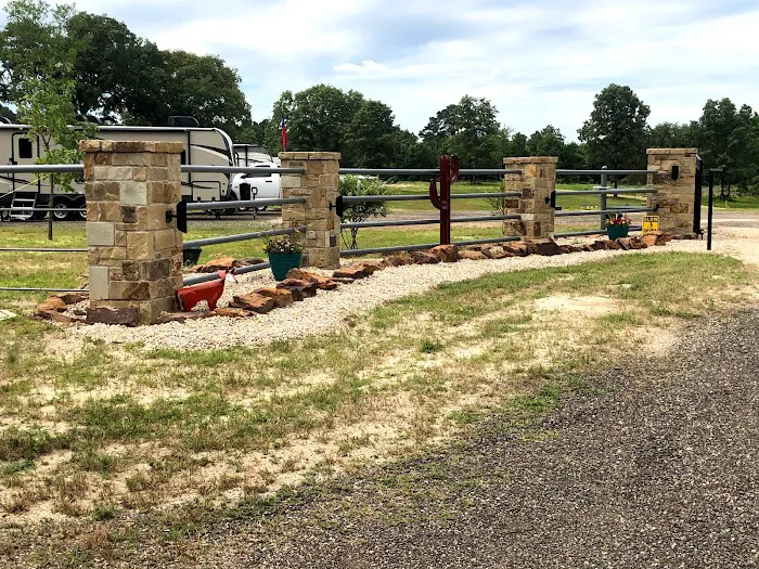 Red Fox Rv Park , Cabins And Storage Units Picture 4
