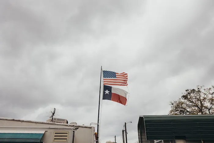 Tri-Lakes RV Park Picture 1