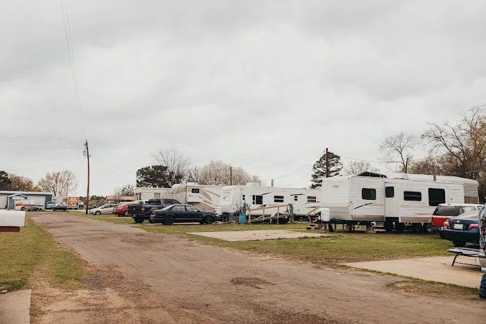 Tri-Lakes RV Park Picture 3