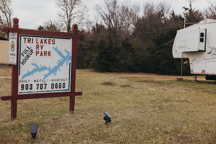 Tri-Lakes RV Park Picture 2