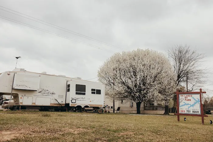 Tri-Lakes RV Park Picture 7
