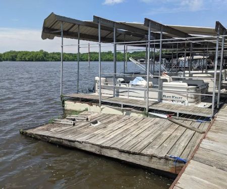 Joey's Moon Lake Marina