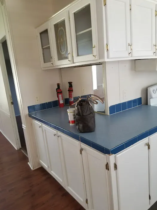 Edwards Pineridge Mobile Home Park Picture 6