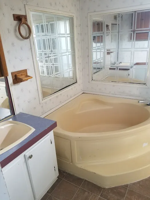 Edwards Pineridge Mobile Home Park Picture 4