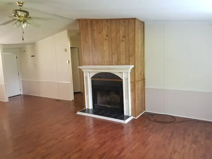 Edwards Pineridge Mobile Home Park Picture 3