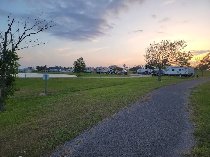 Pleasure Island RV Park Picture 6