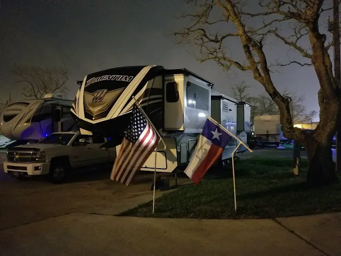 Groves RV Park Picture 5