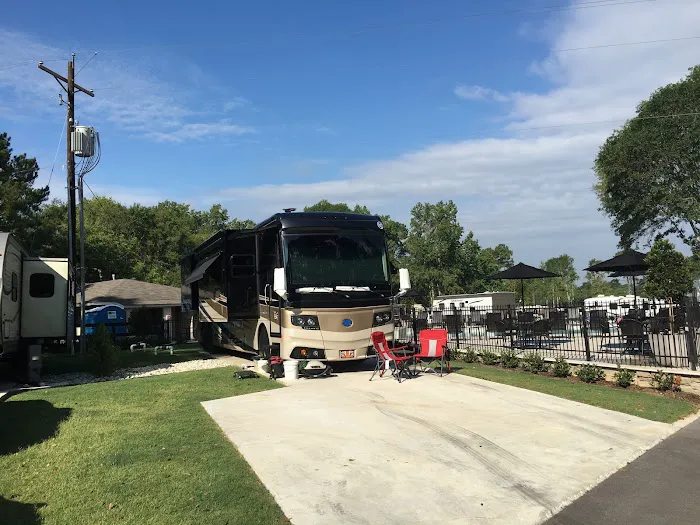 Majestic Pines RV Resort Picture 8