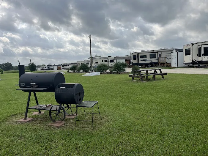 3 Hills RV Park Picture 1