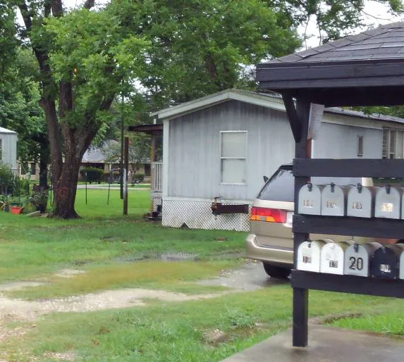 Shady Oaks RV & Mobile Home Park Picture 2