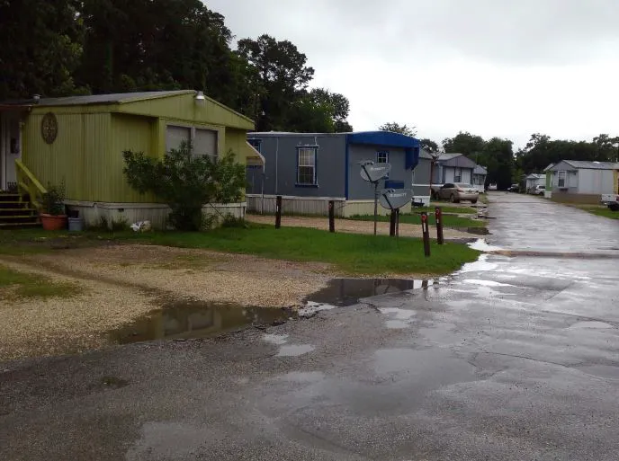 Shady Oaks RV & Mobile Home Park Picture 5