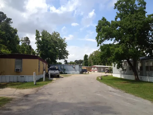 Shady Oaks RV & Mobile Home Park Picture 6