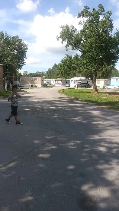 Shady Oaks RV & Mobile Home Park Picture 9