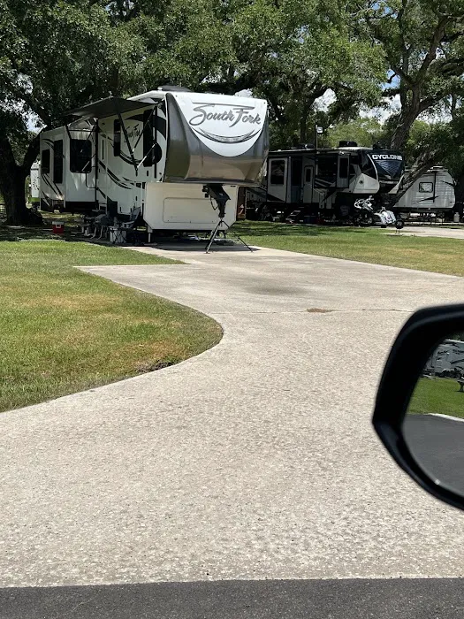 Houston Leisure RV Resort Picture 3