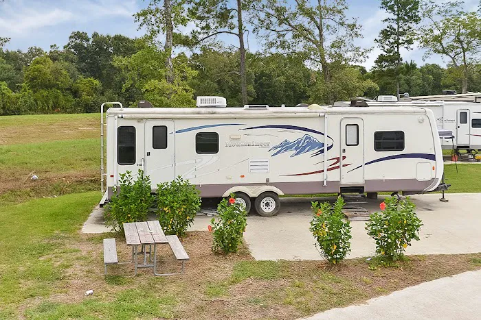 Houston Leisure RV Resort Picture 7