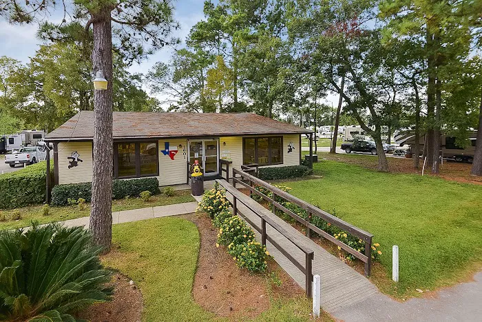 Houston Leisure RV Resort Picture 6