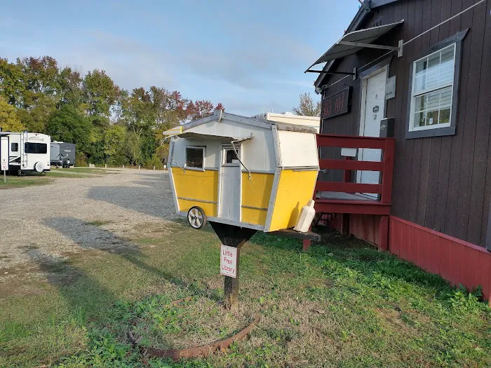 Creekside RV Park Picture 10