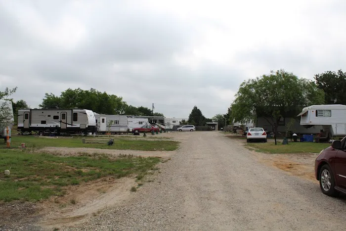 Cedar Creek Lake RV Park Picture 3