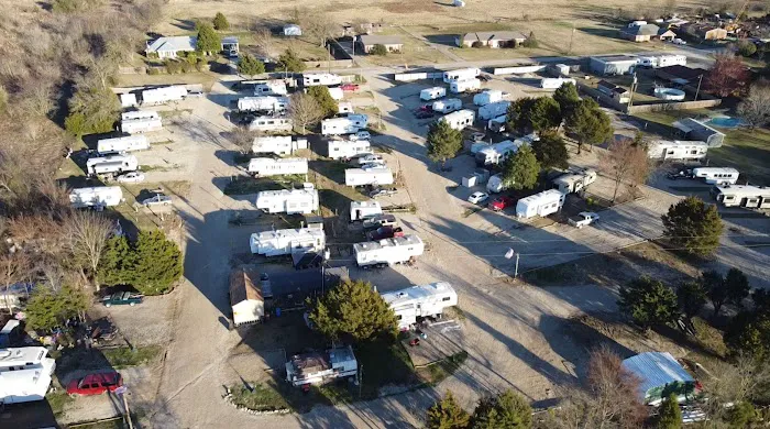 Cedar Creek Lake RV Park Picture 2