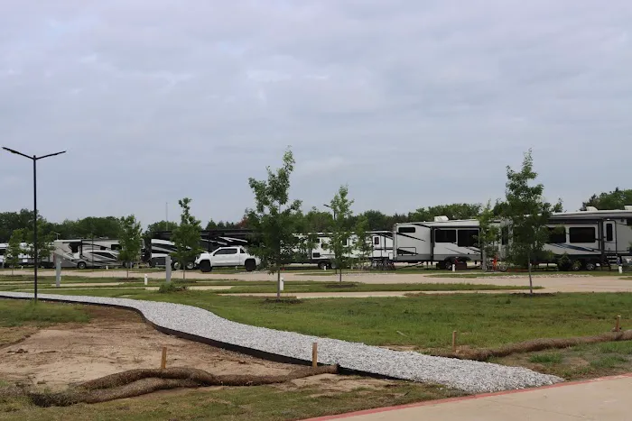 Chuck's RV Resort Picture 6