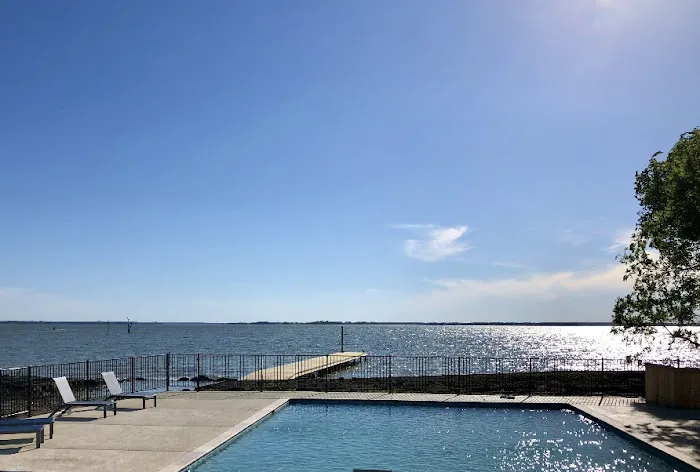 Peninsula Point RV & Tiny Home Luxury Resort Picture 3