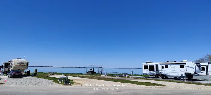 Peninsula Point RV & Tiny Home Luxury Resort Picture 7