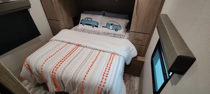 Peninsula Point RV & Tiny Home Luxury Resort Picture 1