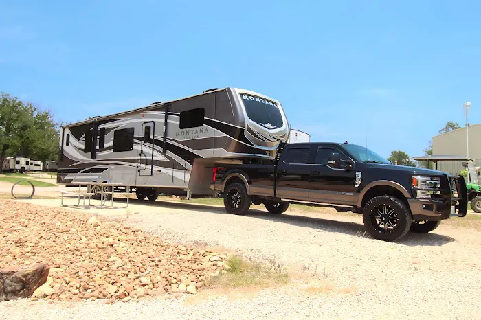 Blue Sky Cedar Creek Lake RV Park Picture 5