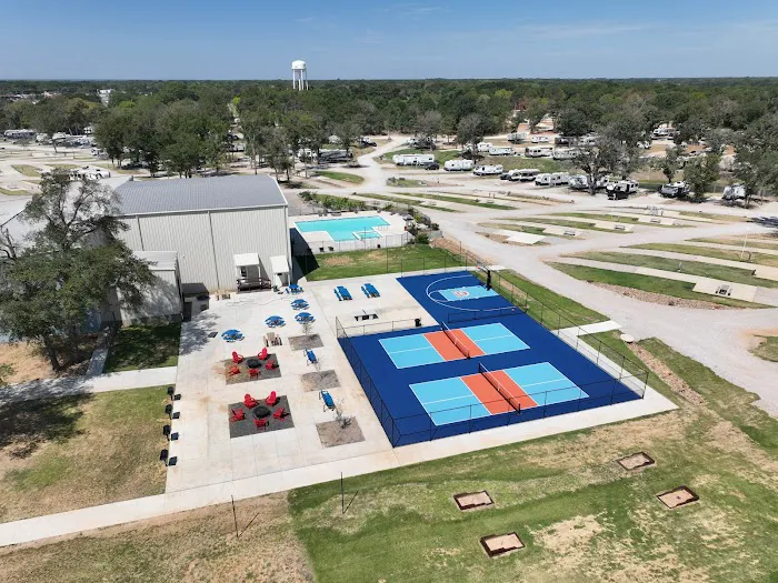 Blue Sky Cedar Creek Lake RV Park Picture 7